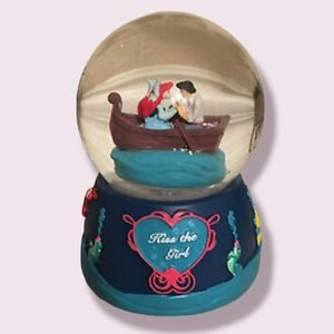Little Mermaid "Kiss the Girl" Snow Globe